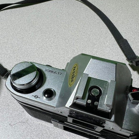 Canon AE-1 35mm SLR Film Camera Body Vintage Silver Black Japan 2386617 - Picture 9 of 14